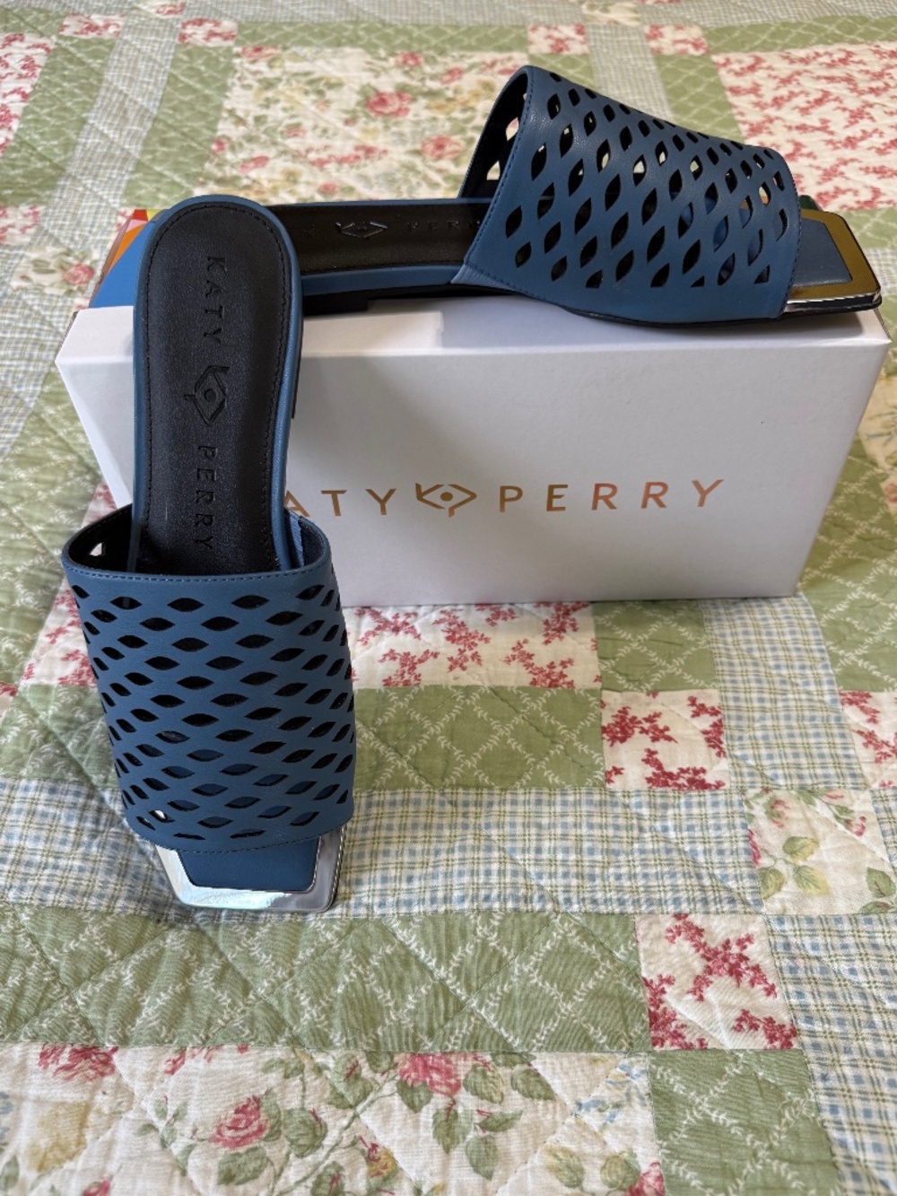 Katy Perry “Caught Up Fishnet” Sandal in Slate Blue w/Silver, Sz 9.5